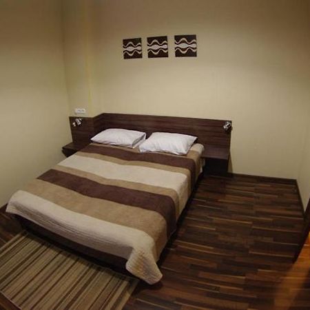 Hotel Darnitskiy Kiev Chambre photo